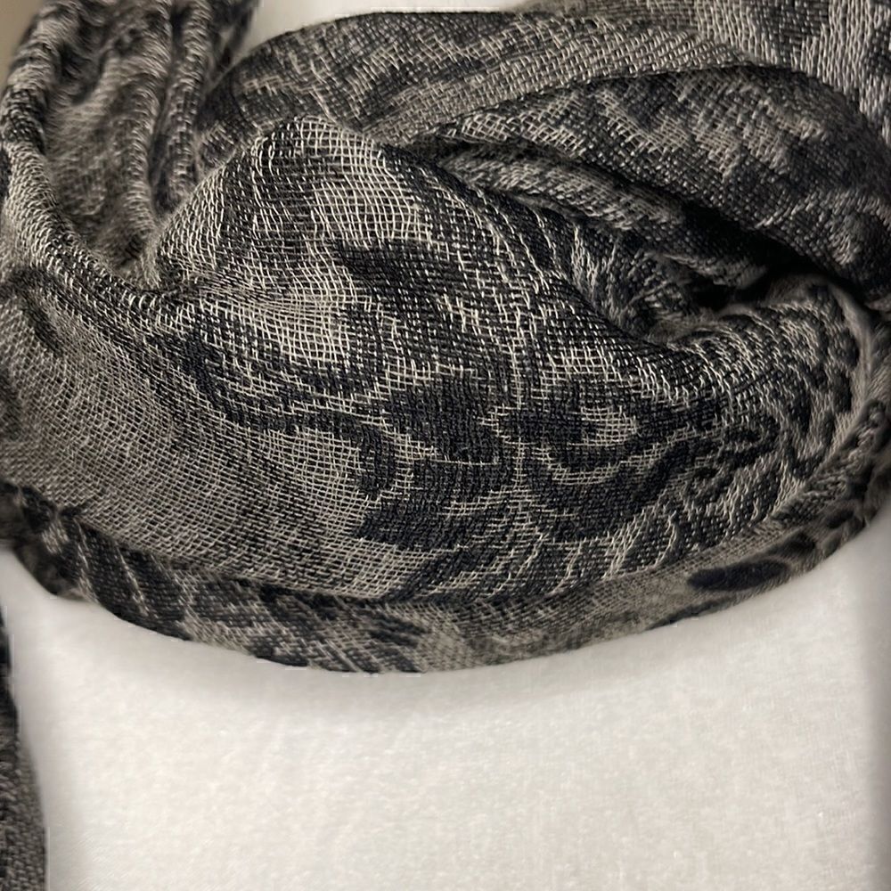Grey Pattern Scarfâââ - Picture 3 of 5